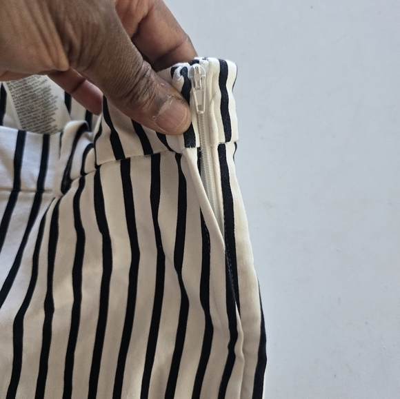 H&M Pants Womens Sz 16 White Black Striped Ankle Mid Rise Side Zipper 36x27 - Picture 9 of 11